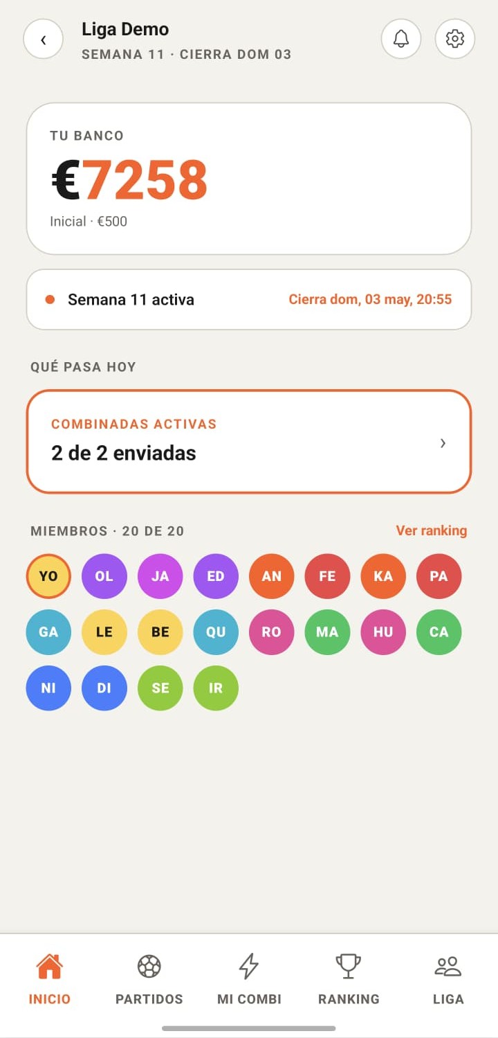 Pantalla de Liga Demo en PickLeague: banco virtual de €7258 y los 20 avatares de los miembros.